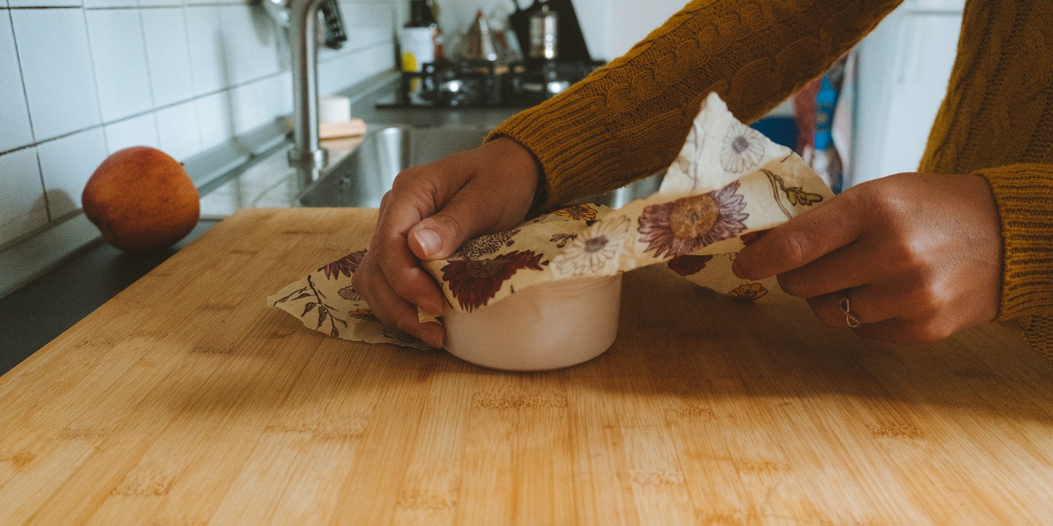 come si usa la pellicola per avvolgere alimenti