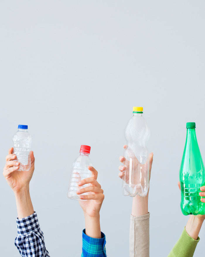 uso consumo bottiglie di plastica