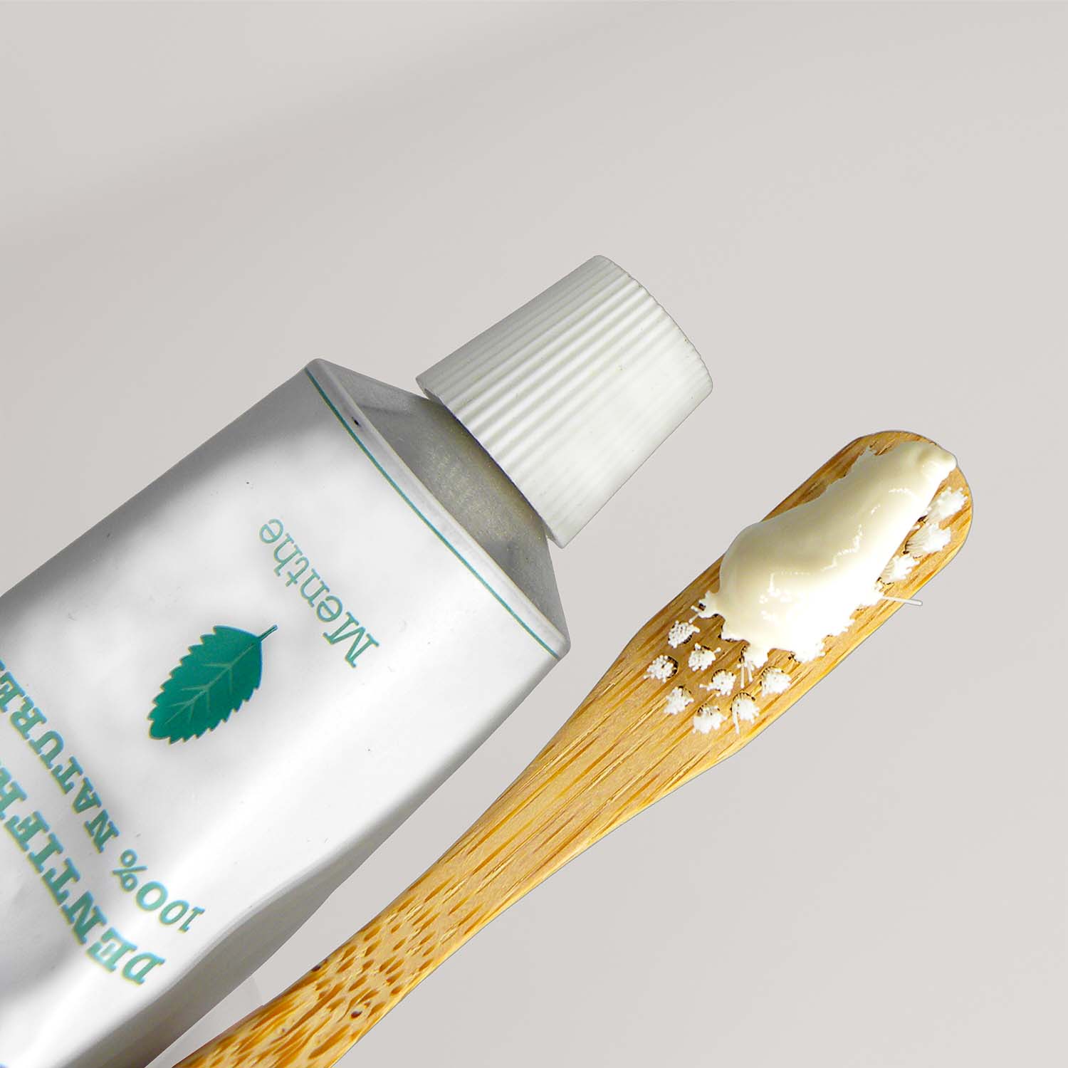 Dentifricio naturale in tubetto