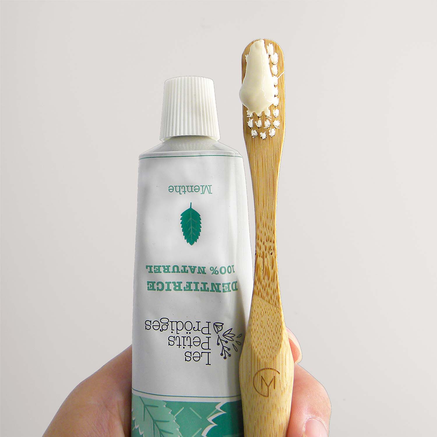 Dentifricio naturale in tubetto